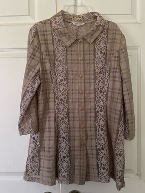 Vintage-Inspired Lace Trim Button-Front Tunic in Taupe Plaid M